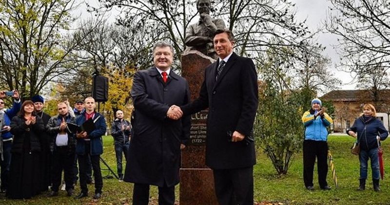 Порошенко открыл памятник Сковороде в Словении
