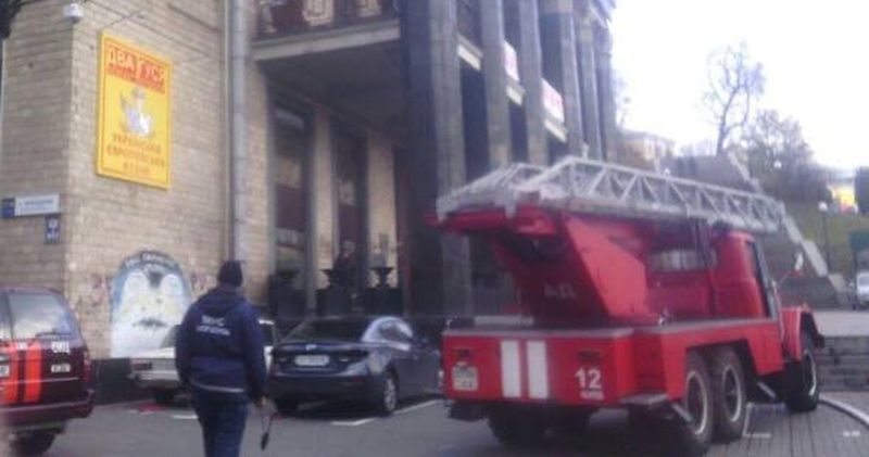 Киев: в результате пожара на Крещатике эвакуировали 200 человек