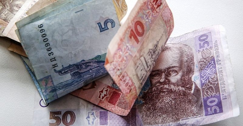 В Украине уменьшилась средняя зарплата