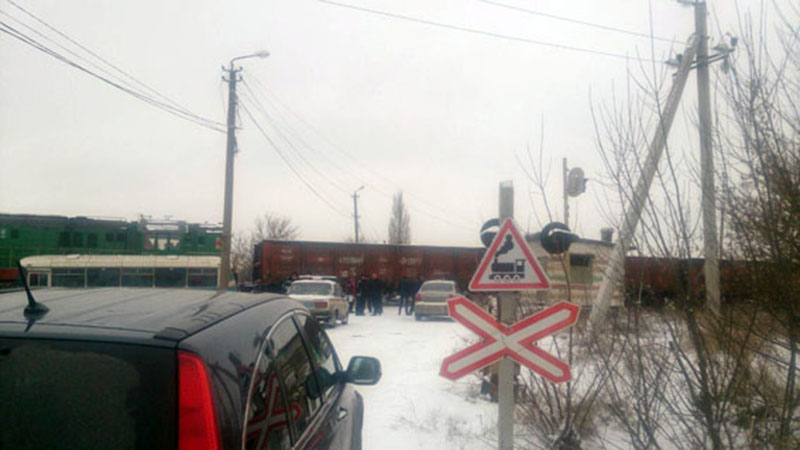 В Донецкой области автобус столкнулся с поездом