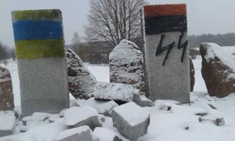 Во Львовской области взорвали памятник убитым в Гуте Пеняцкой