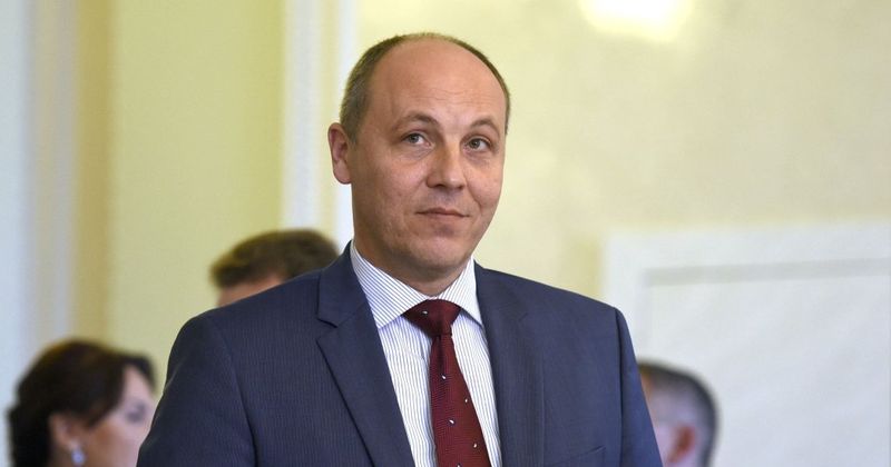 Парубий призвал жителей Донбасса не получать «бандитские паспорта»