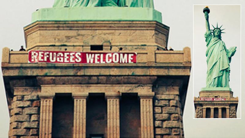 В США на статуе Свободы разместили баннер в поддержку беженцев