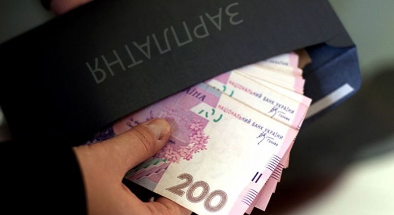 В январе средняя зарплата уменьшилась на 467 гривен 