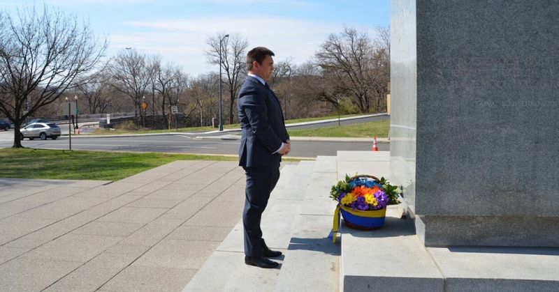 В Вашингтоне Климкин возложил цветы к памятнику Шевченко