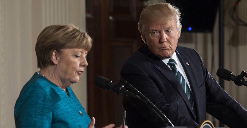Трамп поблагодарил Меркель за усилия в урегулировании конфликта на Донбассе