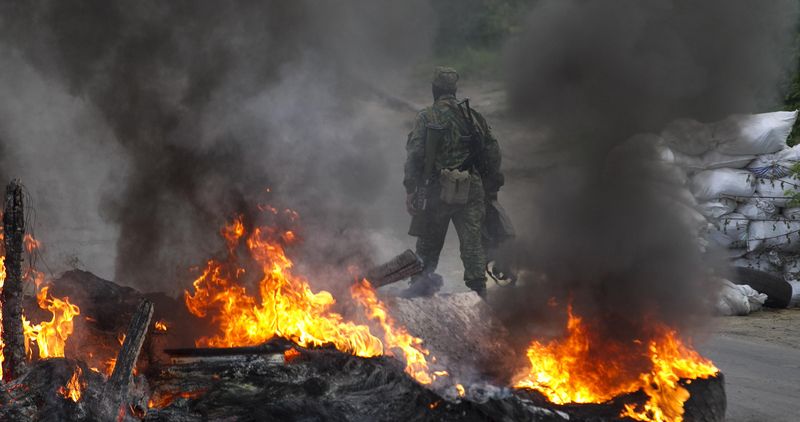 Порошенко: на Донбассе настоящая горячая война