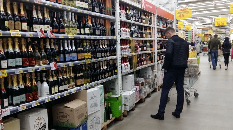 Минэкономразвития предложило поднять минимальные цены на алкоголь