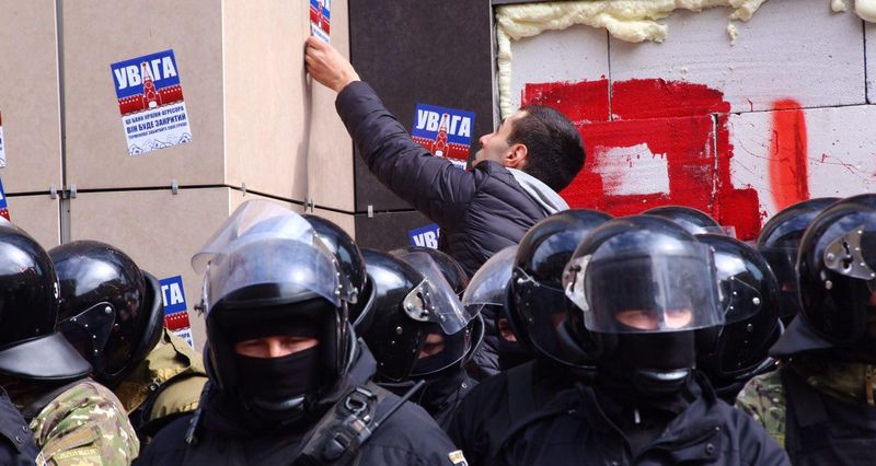 В полиции прокомментировали стычки возле Сбербанка в Харькове