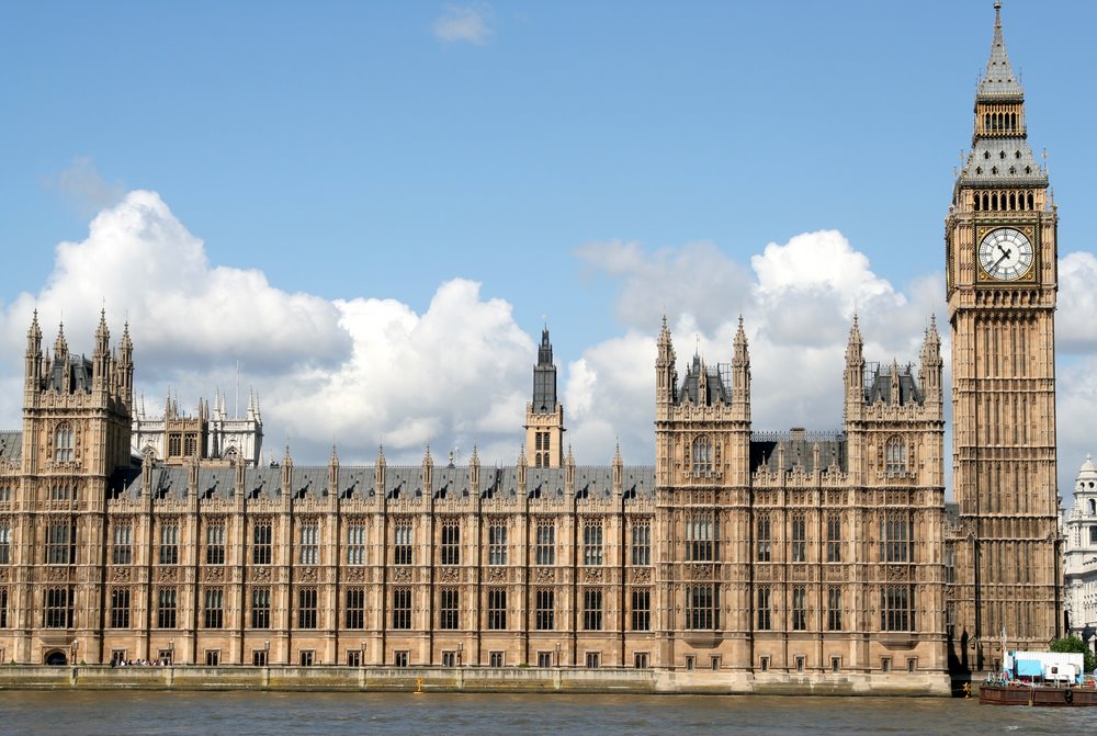 Британский парламент проголосовал за досрочные выборы