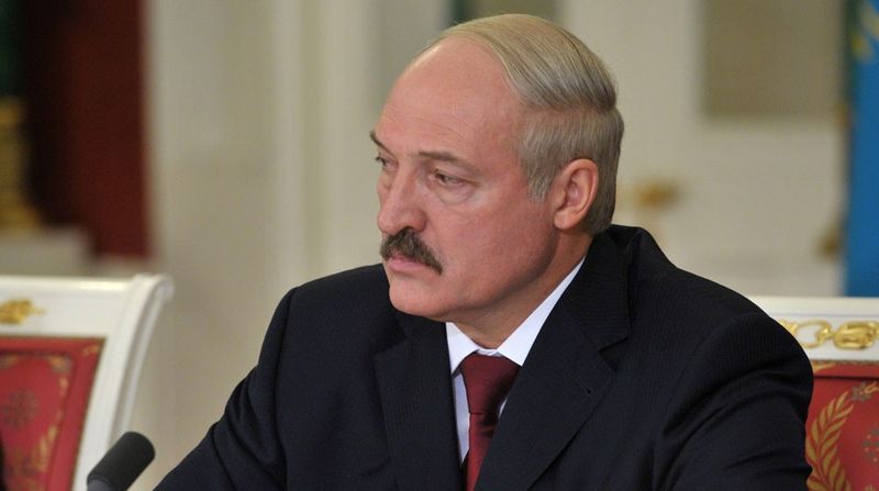 Лукашенко выразил соболезнования Путину в связи со взрывом в питерском метро
