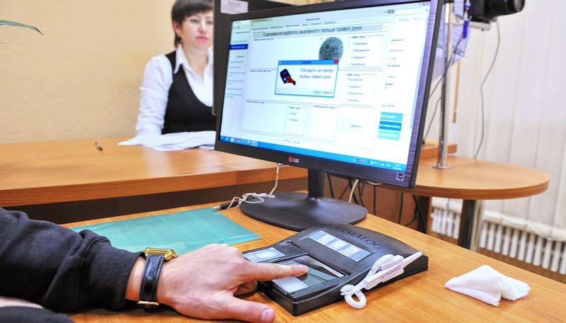 В Киеве начали работу три сервиса оформления загранпаспортов