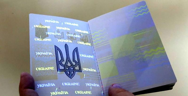 Аваков: к началу 2018-го украинцы получат 5,4 млн биометрических паспортов
