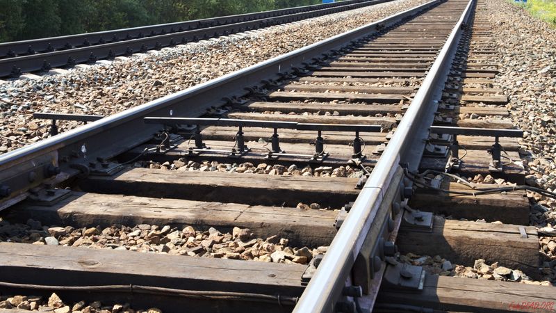 Киевская область: около ста человек перекрыли железнодорожное движение