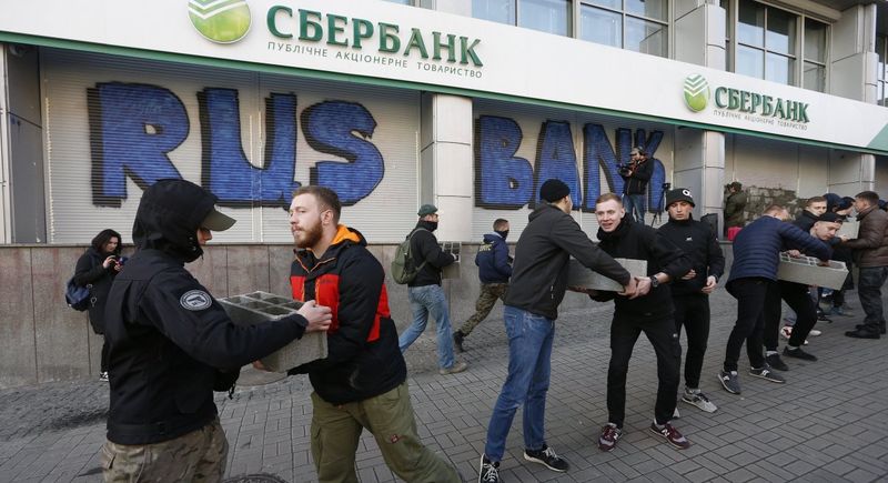 Сбербанк официально объявил об уходе из Украины