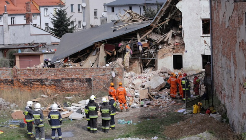 Взрыв жилого дома в Польше: есть погибшие и раненые