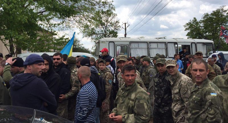 Праворадикалы приехали в село на Одесчине для подавления «сепаратистского шабаша»