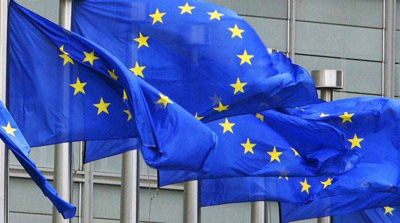В Днепре все окна админзданий завесят флагами Евросоюза