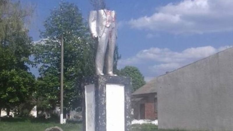 В Одесской области обезглавили памятник Ленину