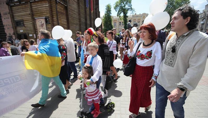 В Киеве состоялся Мегамарш в вышиванках