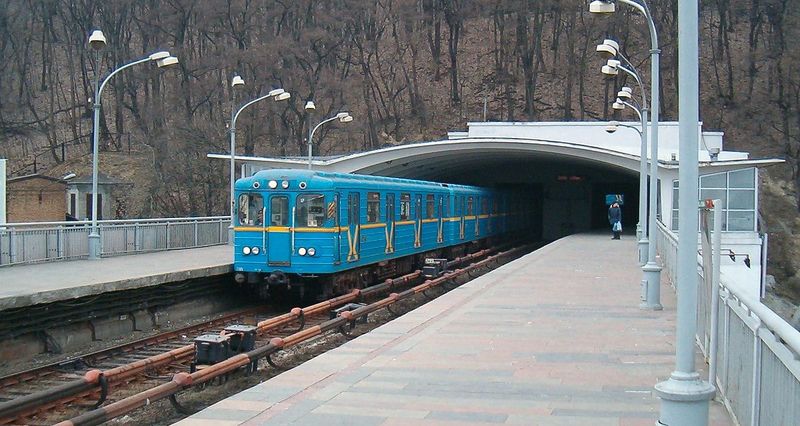 Киев договорился с Китаем о строительстве метро на Троещину
