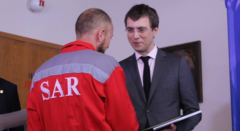 Омелян наградил моряков украинского спасательного катера