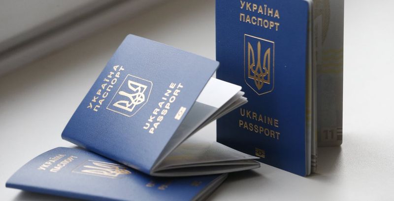 Гройсман призвал Израиль уважать украинские паспорта