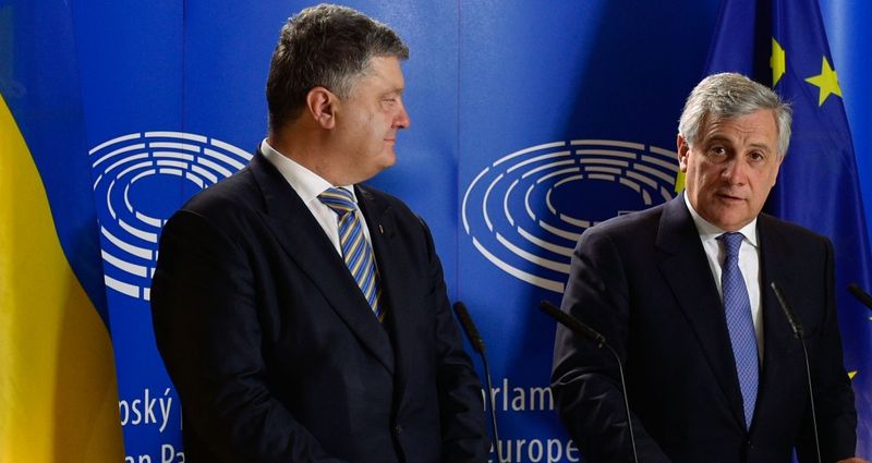 Порошенко попросил Таяни запретить депутатам Европарламента ездить в Крым