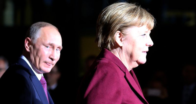 Путин и Меркель проводят переговоры в Сочи