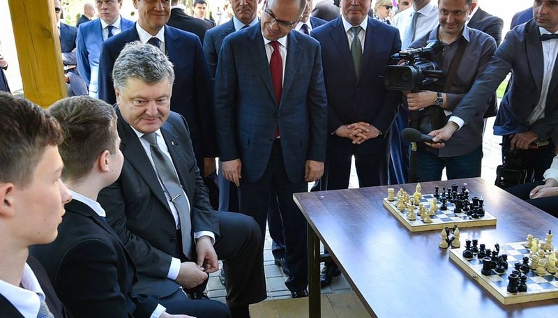 Порошенко: победные традиции украинских шахмат должны продолжаться