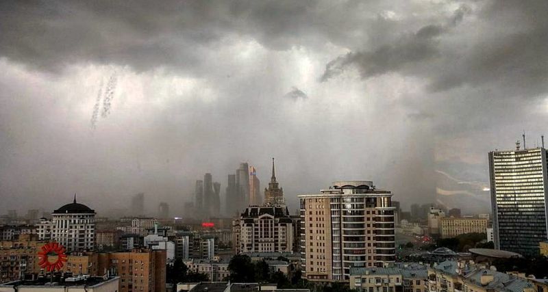 Ураган в Москве: 11 погибших, 137 пострадавших