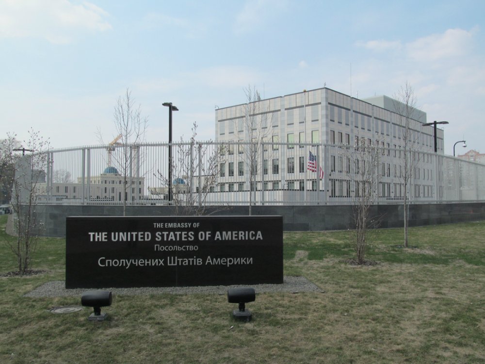 Посольство США не считает ночной взрыв терактом