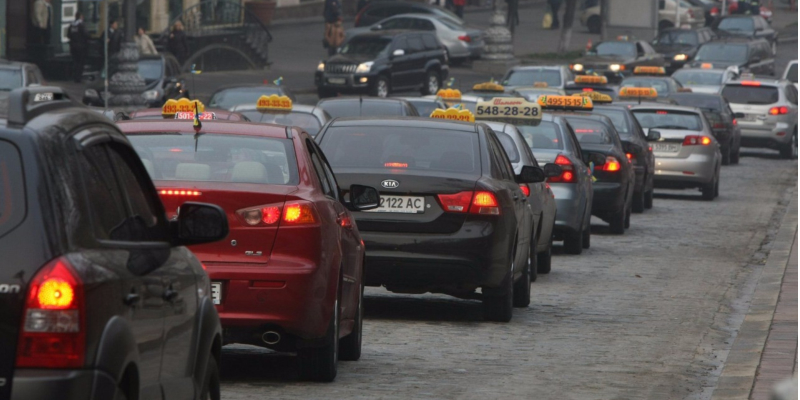 В Украине хотят ввести желтые номера для такси