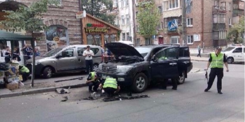 В Киеве взорвался автомобиль, 1 пострадавший
