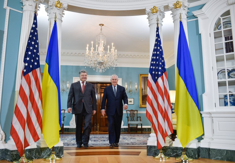 Порошенко представил Тиллерсону предложения по активизации США в урегулировании на Донбассе