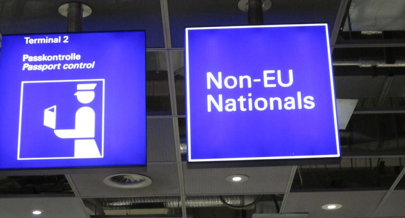 Представительство ЕС назвало рекомендованные для въезда в шенгенскую зону документы