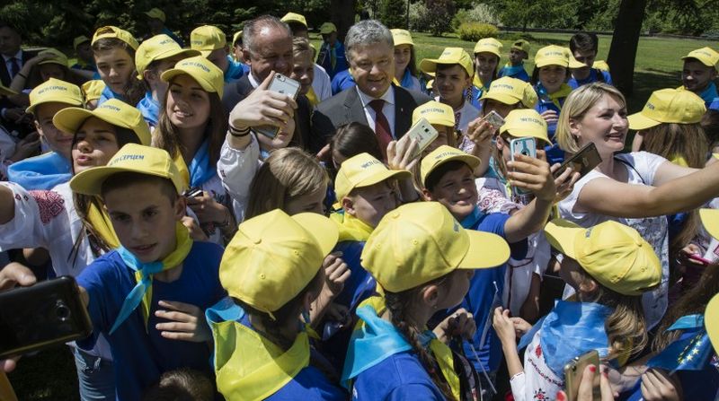Порошенко: когда школьники вырастут, Украина будет членом ЕС