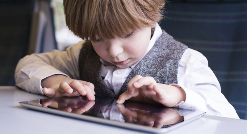 МИП: детей надо учить правилам поведения в интернете с начальной школы