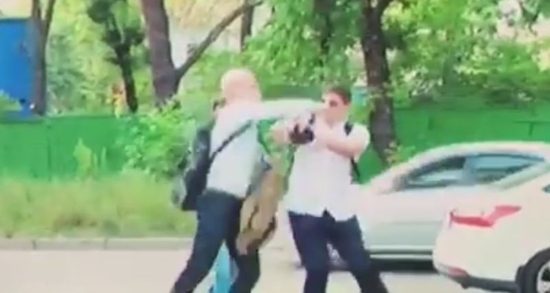 Видео: Шабунин ударил журналиста