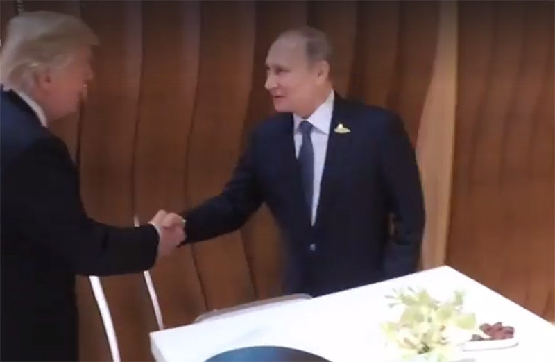 Правительство ФРГ опубликовало видео рукопожатия Путина с Трампом