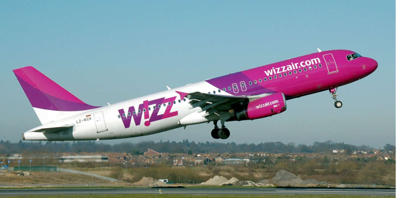 Лоукостер Wizz Air отменяет плату за ручную кладь