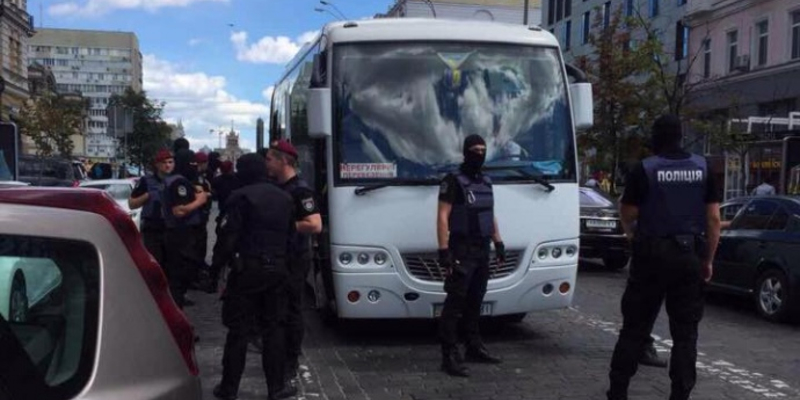 В Киеве задерживают подозреваемых в организации провокаций у посольства