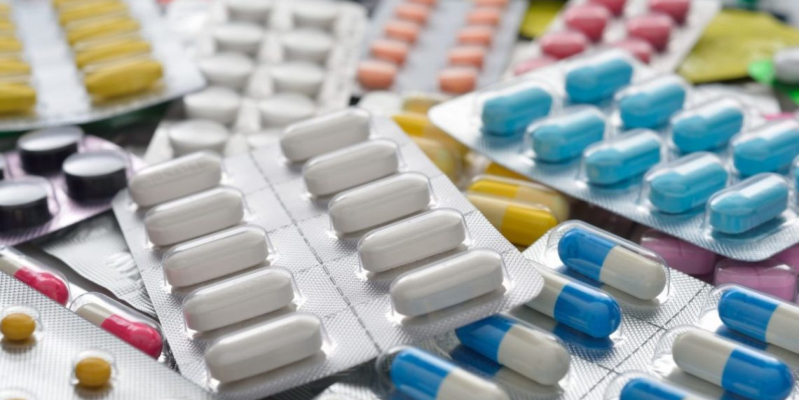 Минздрав предложил компаниям перерегистрировать препараты из России