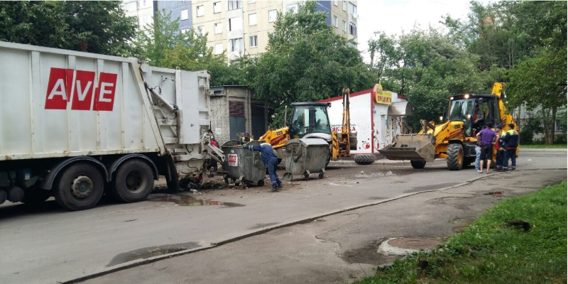 Во Львове завершена уборка переполненных мусорных площадок