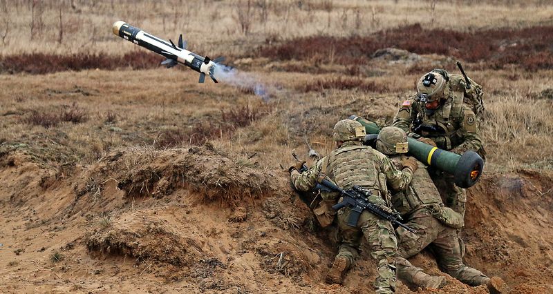 Госдеп: Администрация Трампа не приняла решение об оружии для Украины