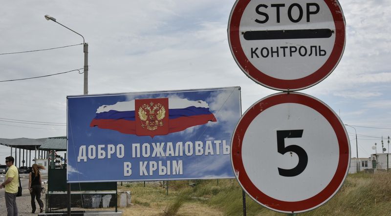 Кабмин упростил порядок въезда правозащитников на территорию Крыма