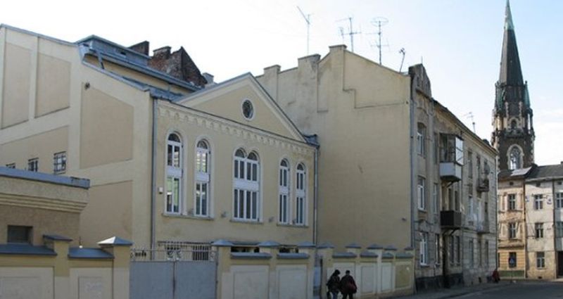 Во Львове бросили «коктейль Молотова» в синагогу