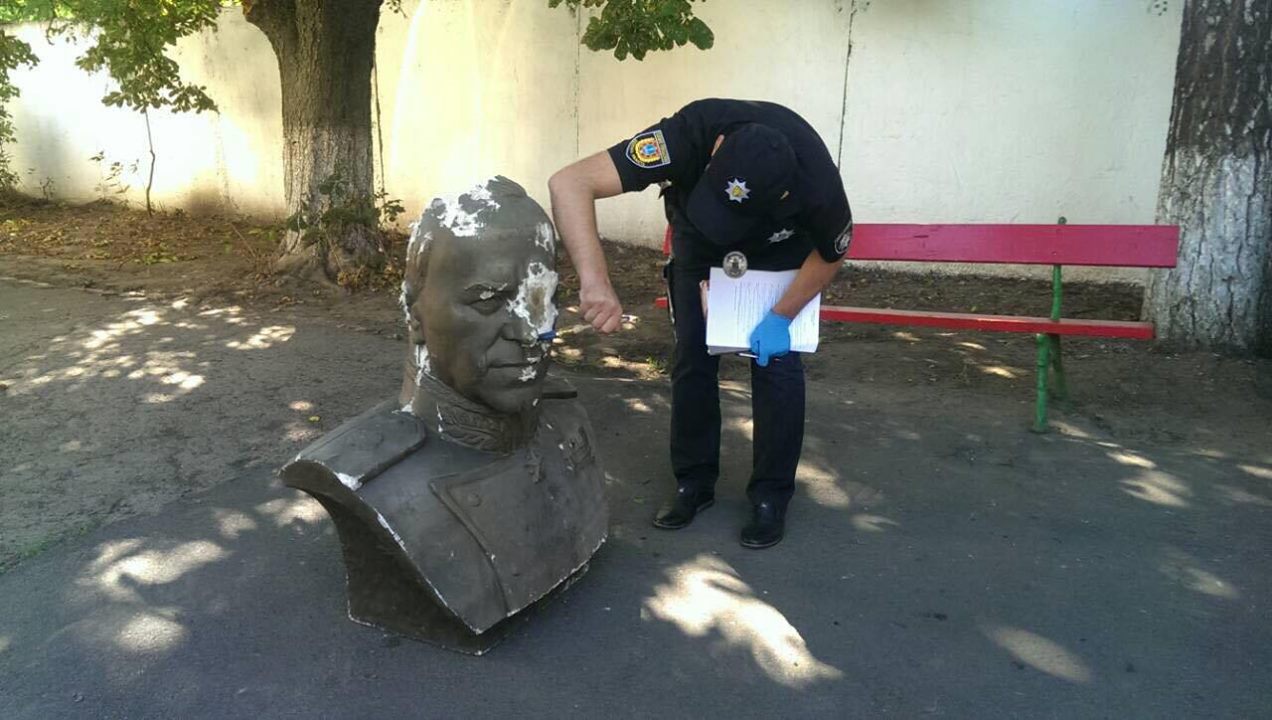 Одесская полиция открыла уголовное производство по факту повреждения памятника Жукову