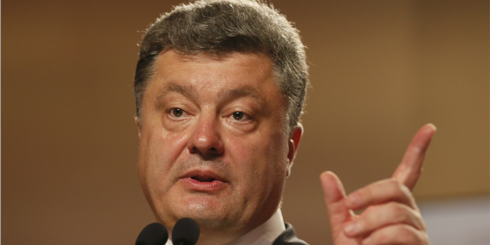 Порошенко: Все агитаторы за внеблоковый статус Украины сбежали в Россию
