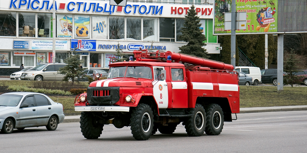 В Киеве при ликвидации пожара обнаружены два тела с проломленными черепами